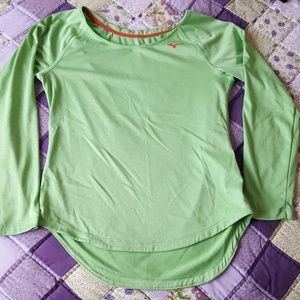Mizuno women's performance shirt size small,  EUC